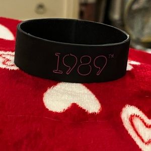 Taylor Swift 1989 Tour Rubber Bracelet - NEW